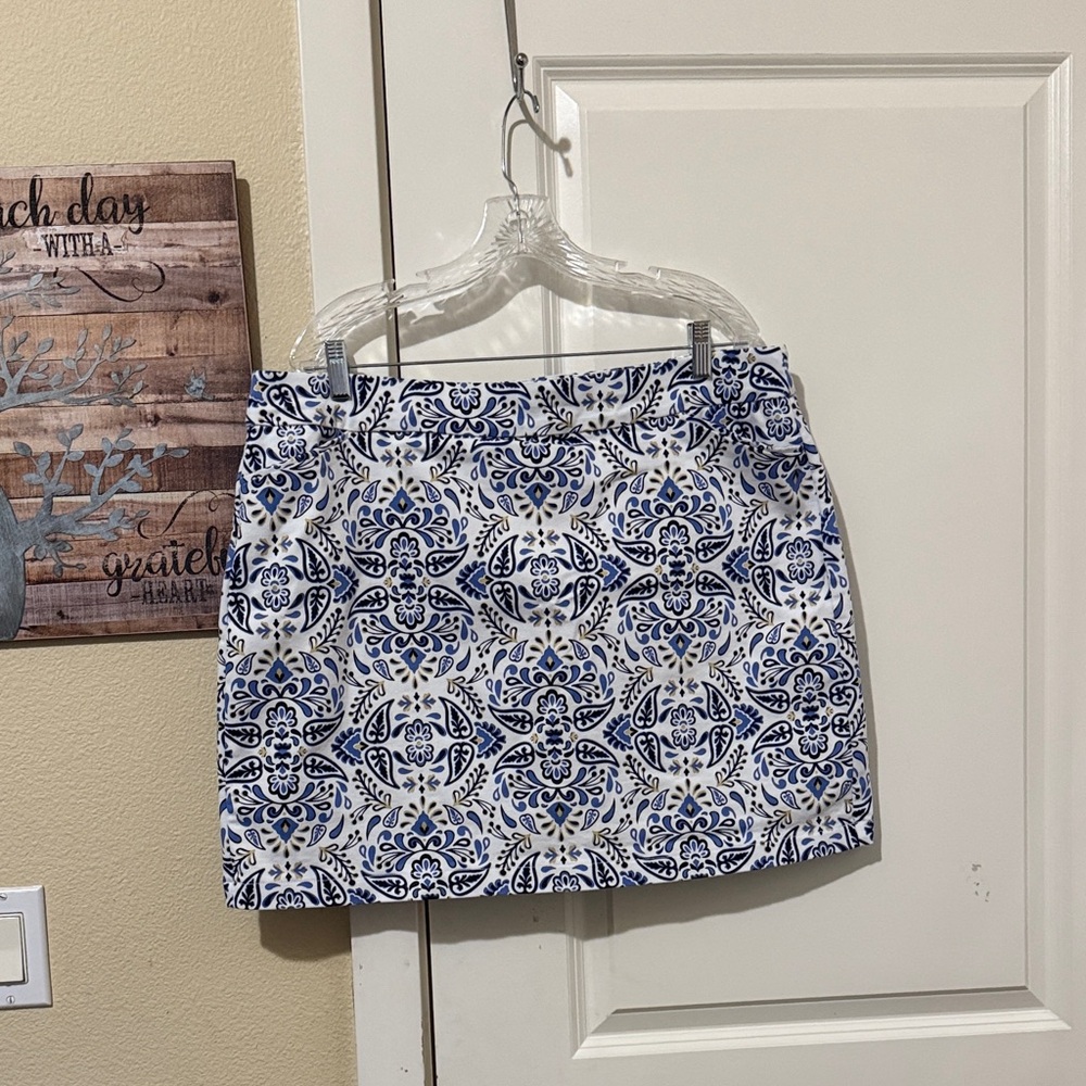 Croft & Barrow Navy and White Patterned Skort